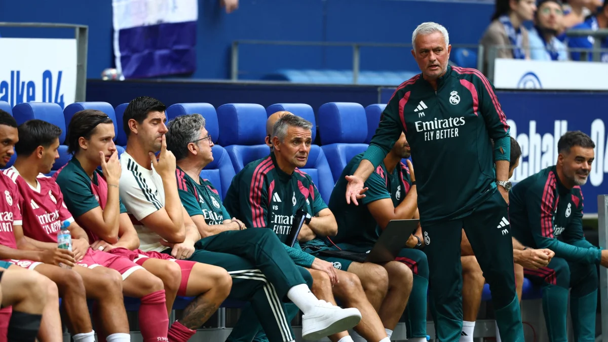 مقابل 260 مليون يورو.. هكذا خطط بيريز ومورينيو لاستعادة أمجاد ريال مدريد